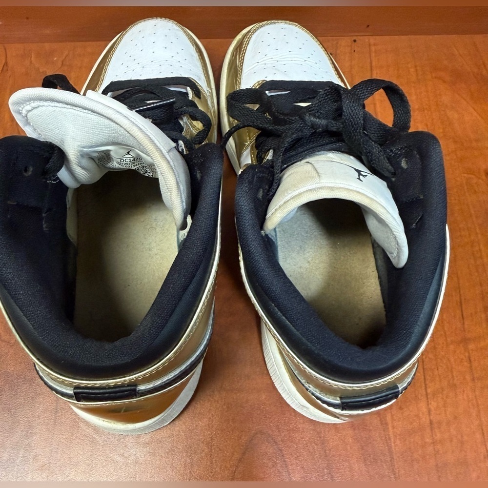 Jordan DC1420-700 Sneakers - Picture 14 of 15